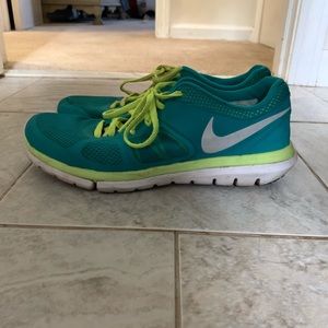 Nike Flex sneakers